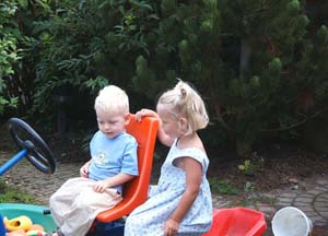 met maaike op  tractor